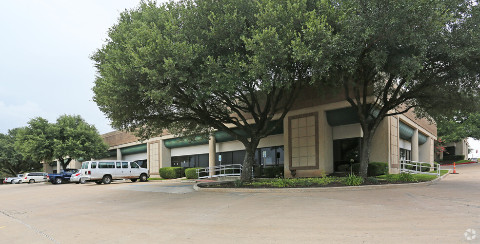 Primary Photo Of 2621 Ridgepoint Dr, Austin Light Distribution For Lease