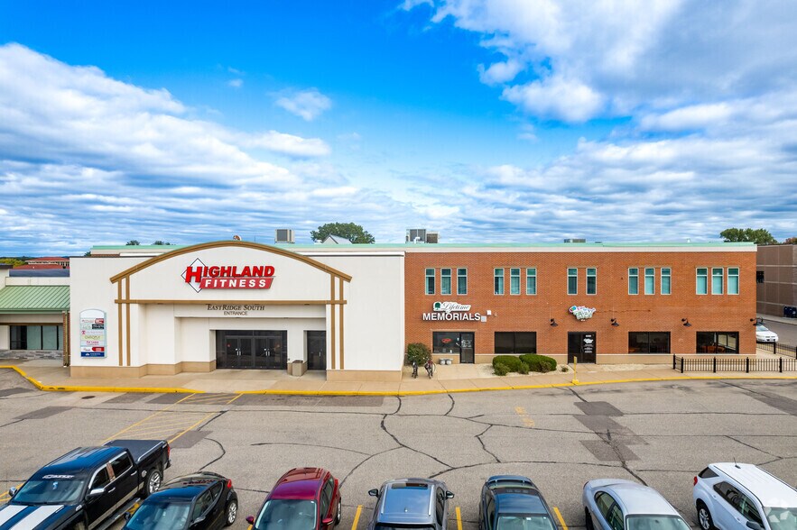 More Photos Of 2221 Highland Ave, Eau Claire Storefront For Lease