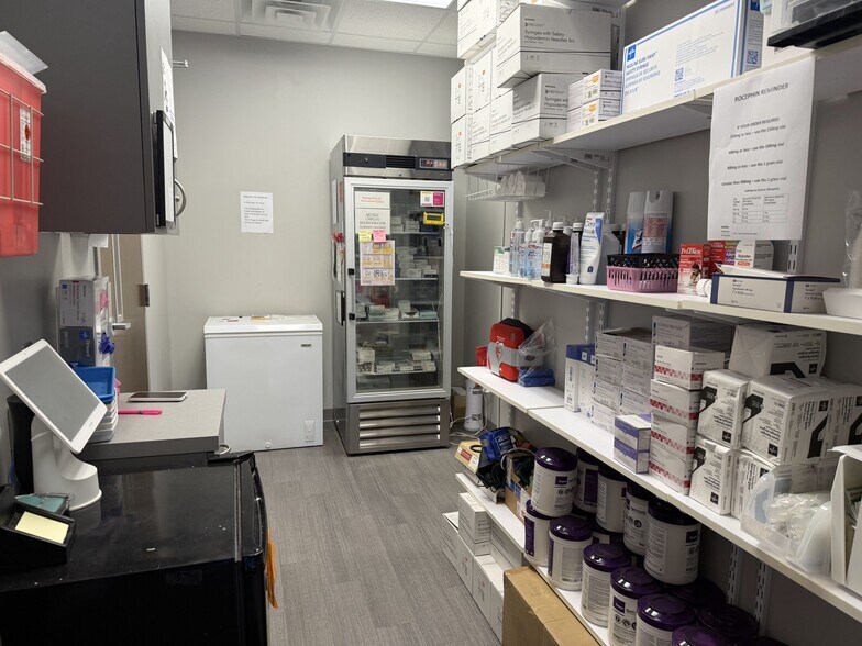 More Photos Of 829 Davis St, Blacksburg Medical For Sale