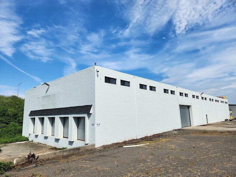 More Photos Of 17 Wood St, West Haven Unknown For Lease