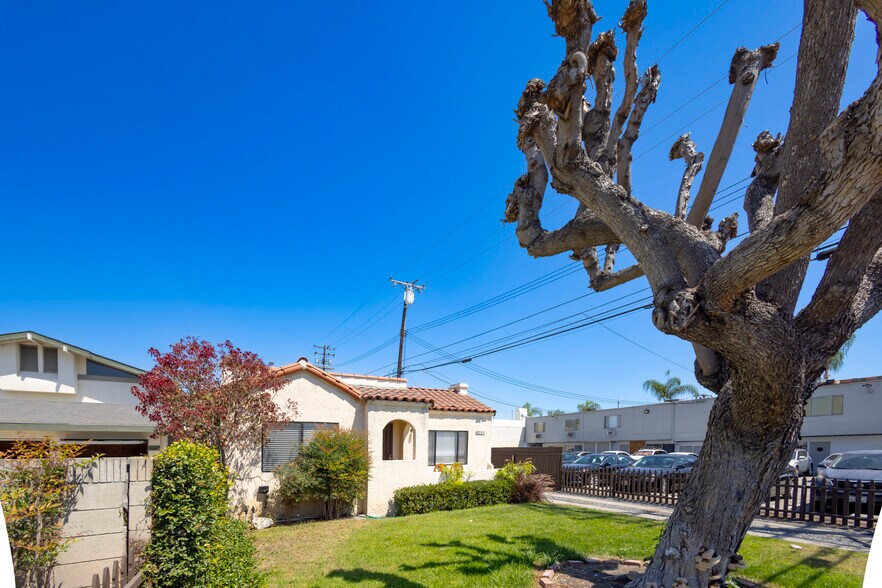 More Photos Of 17047 17047 Bellflower Blvd & 9747 Park St blvd, Bellflower General Retail For Sale