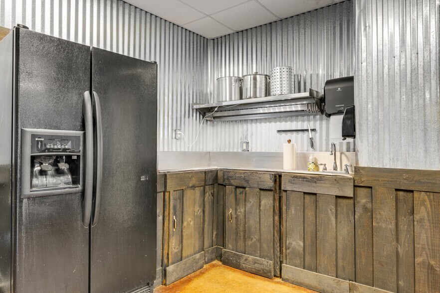More Photos Of 10203-10263 County Road 135, Flint Service For Lease