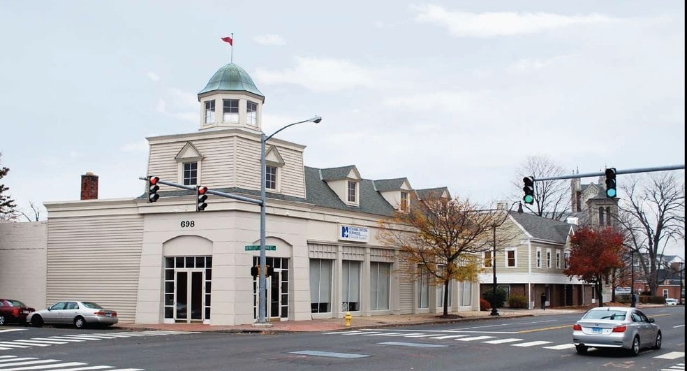 More Photos Of 698 West Ave, Norwalk Storefront Retail Office For Lease