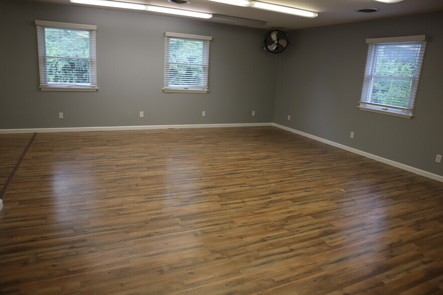 More Photos Of 4101 E 3rd St, Bloomington Office For Lease