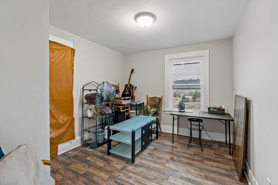 More Photos Of 848 Duss Ave, Ambridge Storefront Retail Residential For Sale