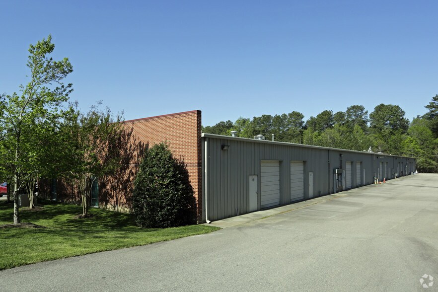 More Photos Of 8431 Garvey Dr, Raleigh Showroom For Lease