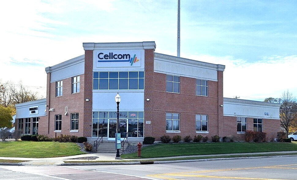 Primary Photo Of 67 E Maple St, Sturgeon Bay Storefront Retail Office For Sale