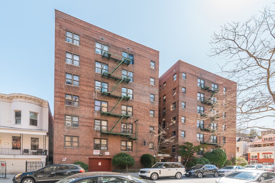More Photos Of 2830 Briggs Ave, Bronx Apartments For Sale