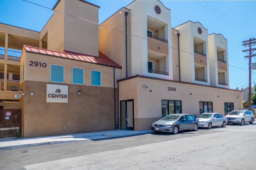 More Photos Of 2910 Allesandro St, Los Angeles Apartments For Lease