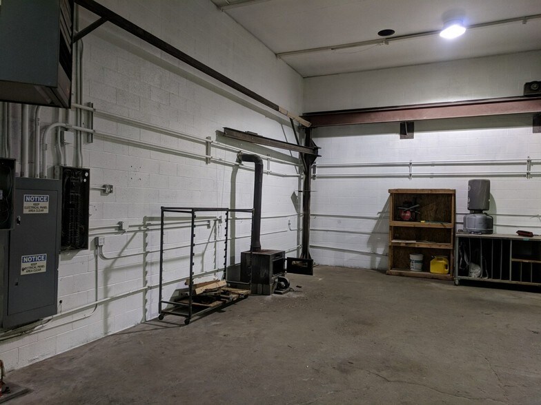 More Photos Of 8515 N Decatur St, Portland Service For Lease
