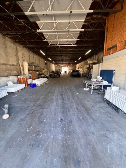 More Photos Of 2500 Dinneen Ave, Orlando Warehouse For Lease
