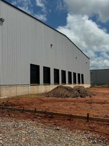 More Photos Of 2341 S Council Rd, Oklahoma City Warehouse For Lease