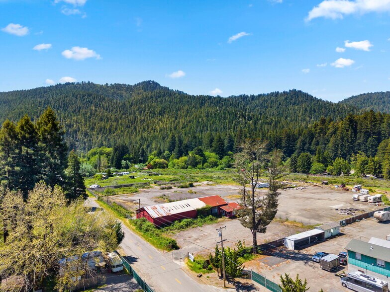 More Photos Of 13026 Avenue of the Giants, Myers Flat Manufacturing For Sale