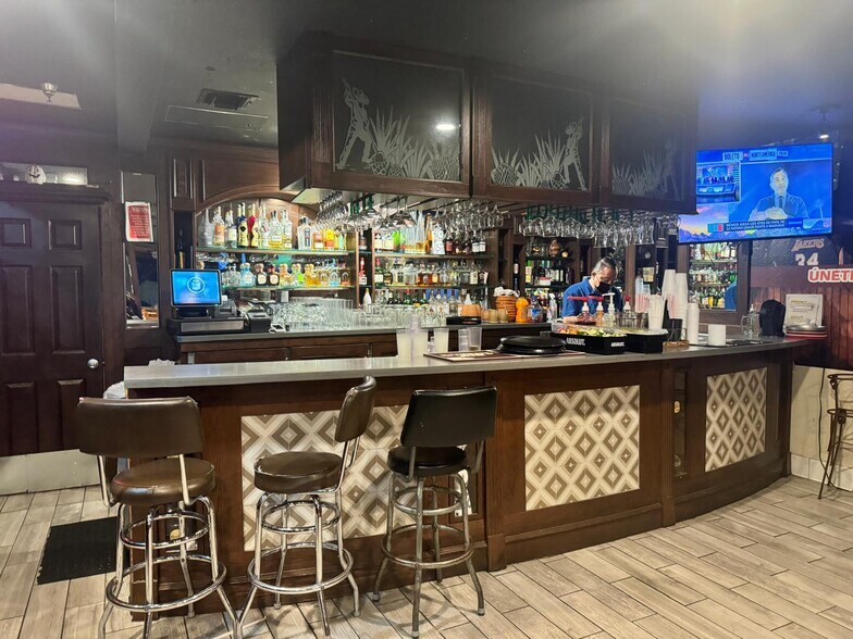 More Photos Of 7111 Pacific Blvd, Huntington Park Restaurant For Sale