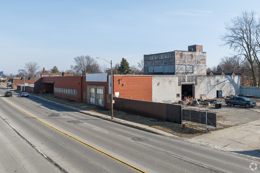 Primary Photo Of 1655 Dorr St, Toledo Warehouse For Sale