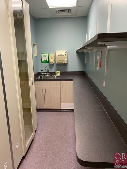 More Photos Of 4 Northwestern Dr, Bloomfield Medical For Lease
