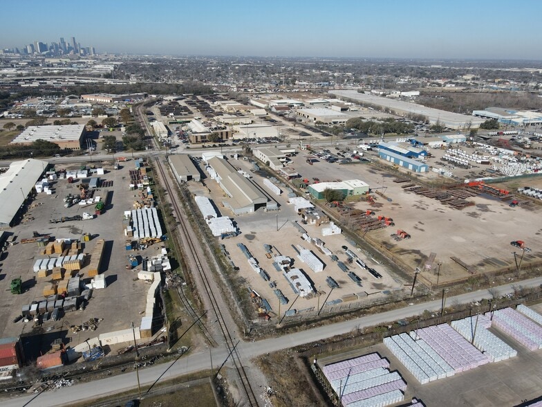 More Photos Of 1111 McCarty St, Houston Warehouse For Lease