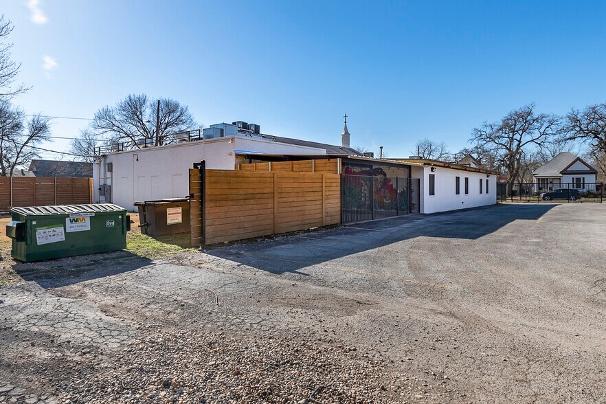 More Photos Of 1300 Gould Ave, Fort Worth Restaurant For Sale