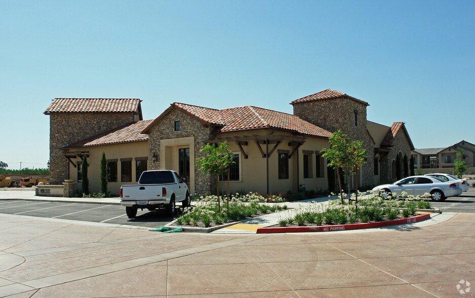 More Photos Of 303 E Caldwell Ave, Visalia Office For Sale