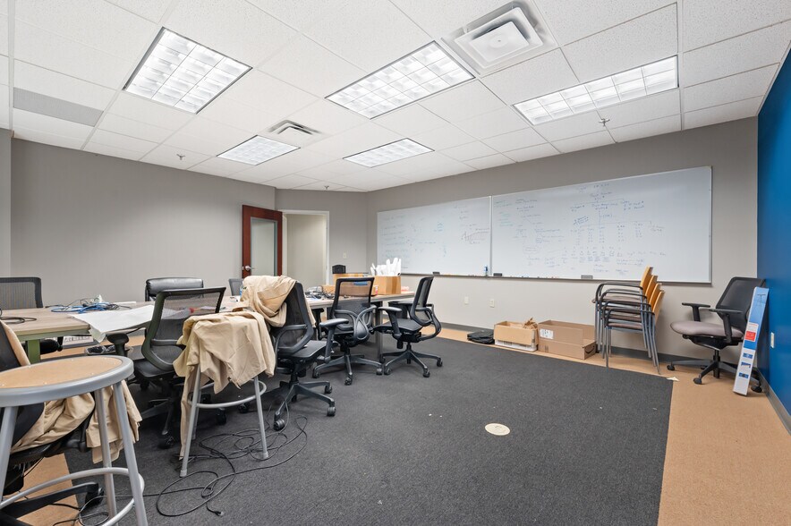 More Photos Of 3000 Stonewood Dr, Wexford Office For Lease