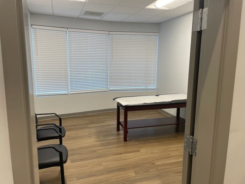 More Photos Of 4682 Airport Blvd, Mobile Medical For Sale