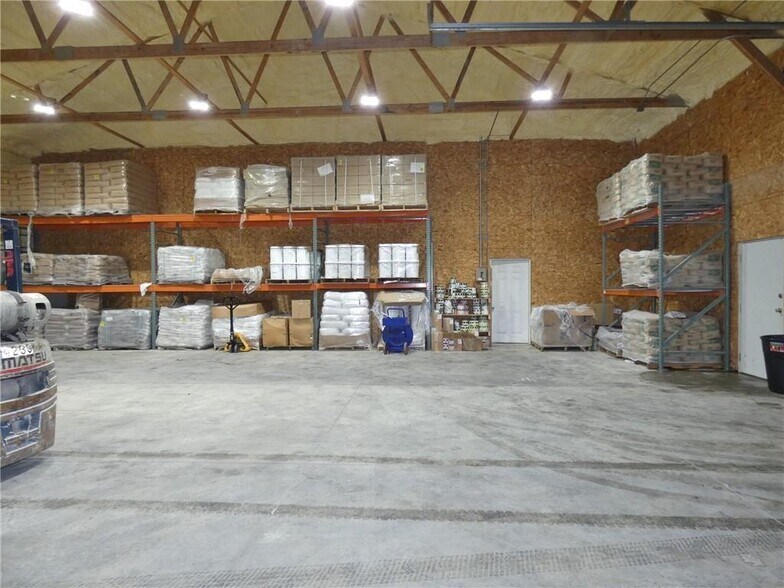 More Photos Of 2280 Graceland Rd, Pella Industrial For Sale