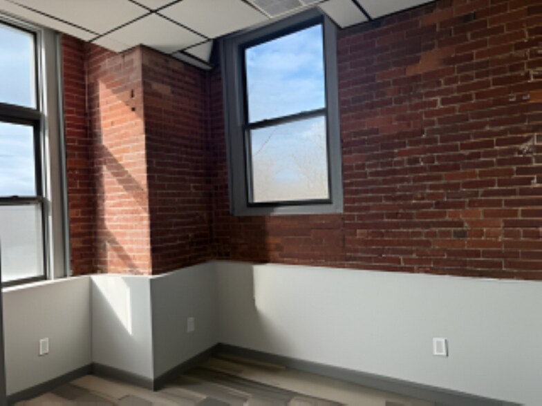 More Photos Of 60 Pine St, Methuen Light Manufacturing For Lease