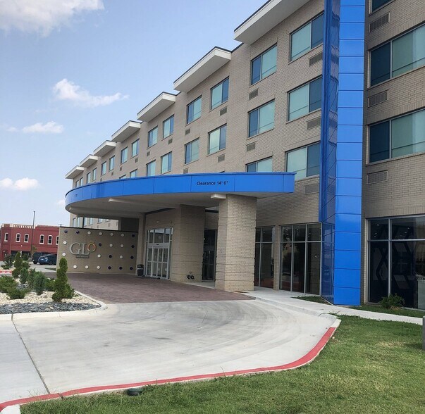 More Photos Of 123 W Maine Ave, Enid Hotel For Sale