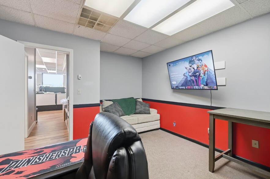 More Photos Of 25 S Lexington Springmill Rd, Mansfield Freestanding For Sale