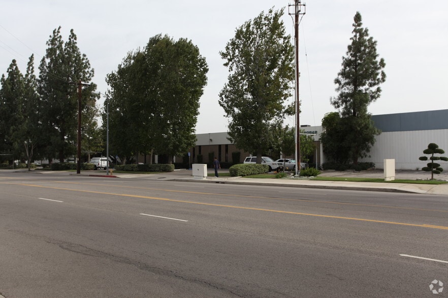 More Photos Of 20536-20542 Plummer St, Chatsworth Warehouse For Lease