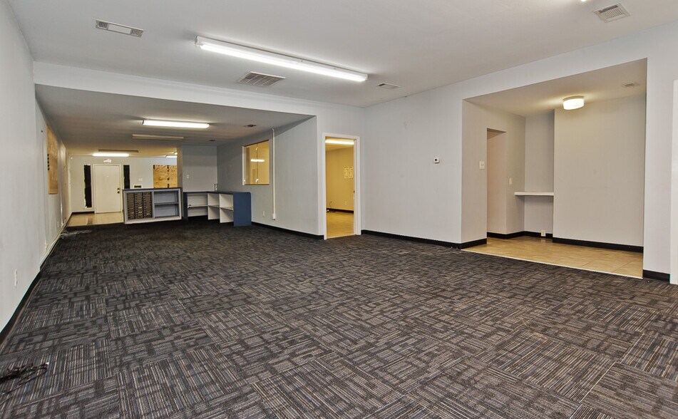 More Photos Of 711 Sunset Ave, Dallas Storefront For Sale
