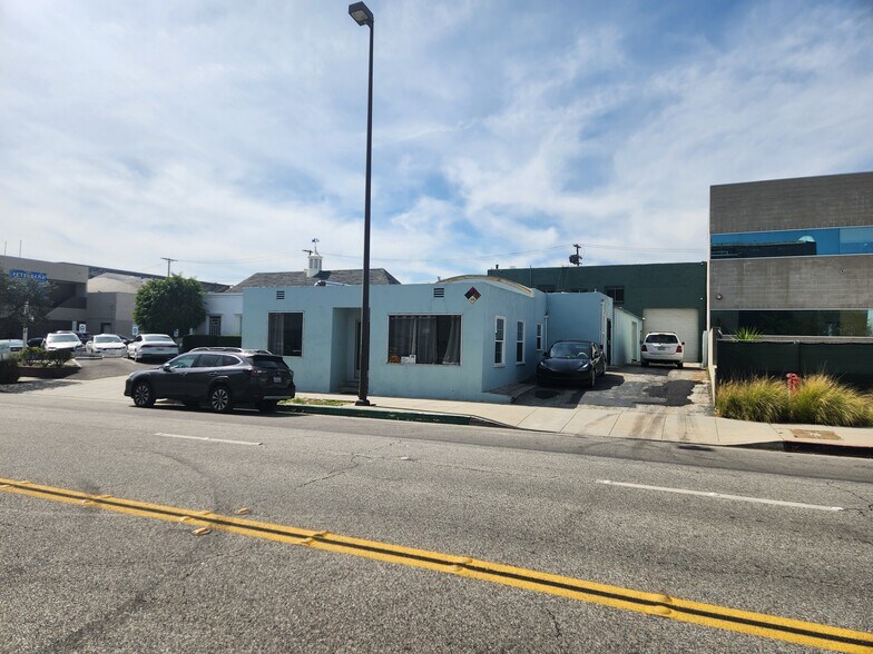 More Photos Of 953 S Raymond Ave, Pasadena Service For Lease