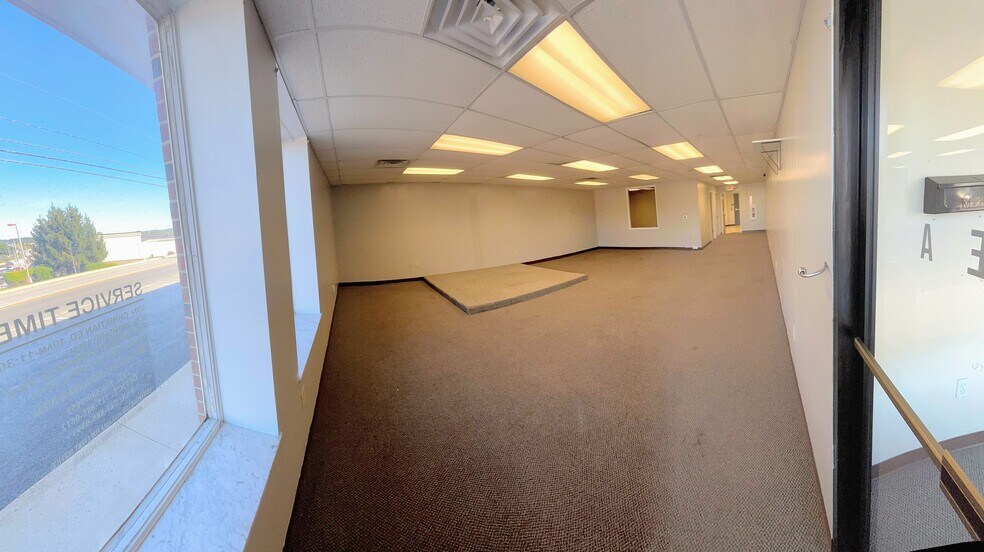 More Photos Of 30 W 11th Ave, York Storefront For Lease