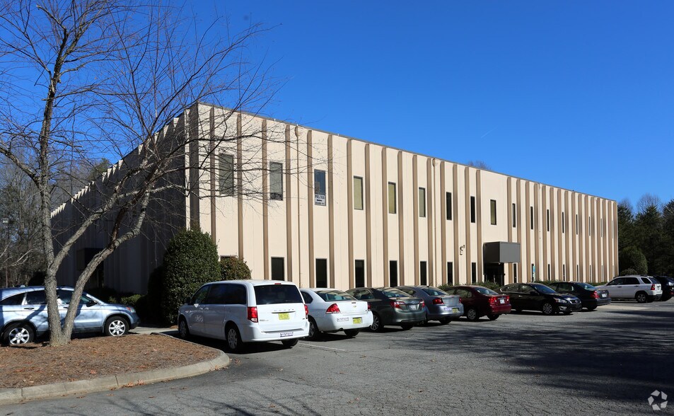 More Photos Of 4265 Brownsboro Rd, Winston-Salem Office For Sale