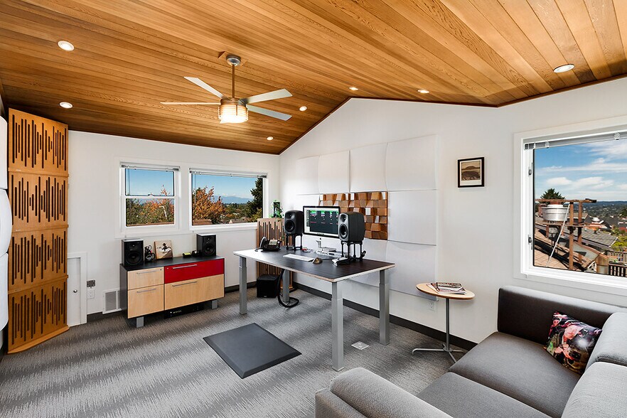 More Photos Of 2214 Queen Anne Ave, Seattle Loft Creative Space For Sale