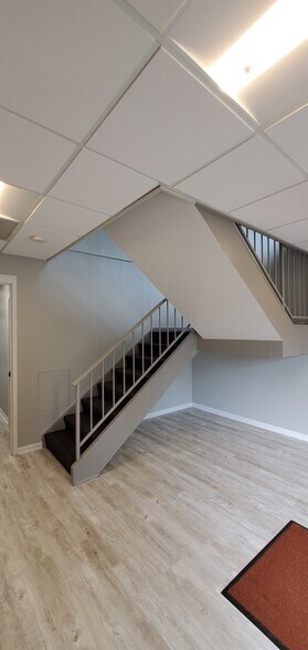 More Photos Of 110 S Hager Ave, Barrington Office For Lease