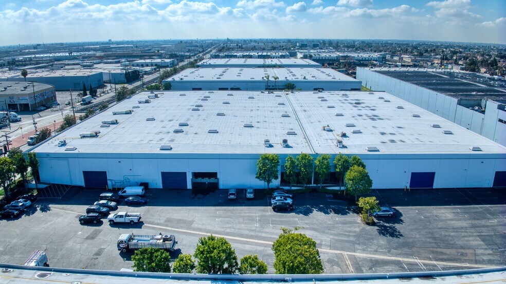 More Photos Of 2501-2551 S Alameda St, Los Angeles Unknown For Lease