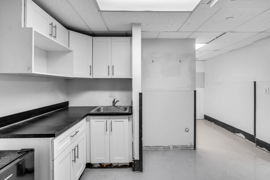More Photos Of 721 Collins Ave, Miami Beach Storefront For Sale