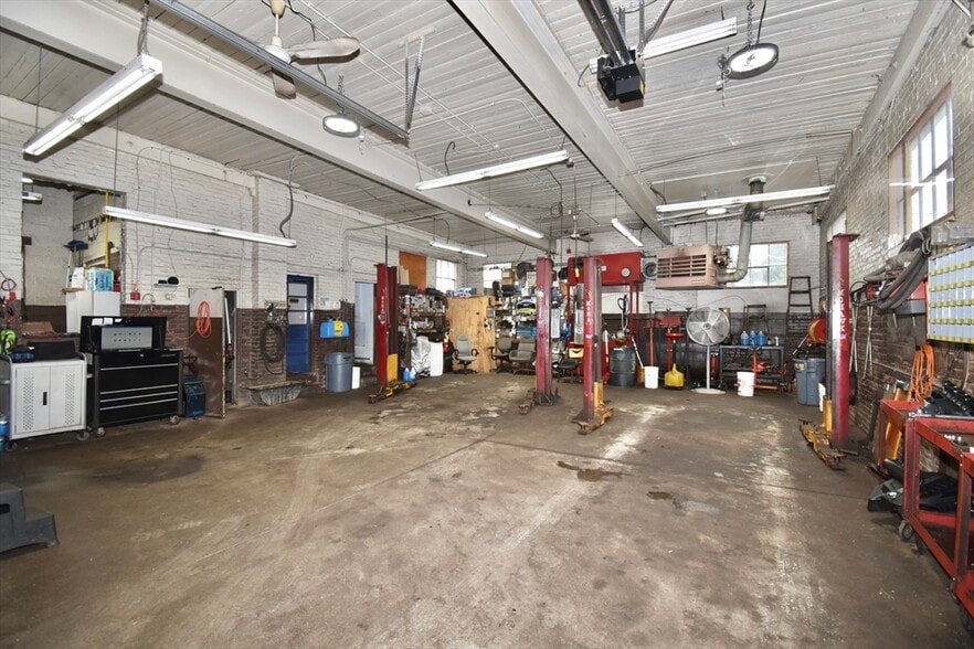 More Photos Of 512 Saint James Ave, Springfield Auto Repair For Sale