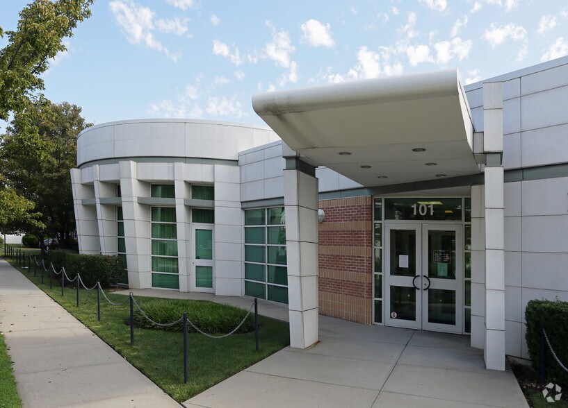 101 Jerusalem Ave, Hicksville, NY 11801 Public Library For Sale