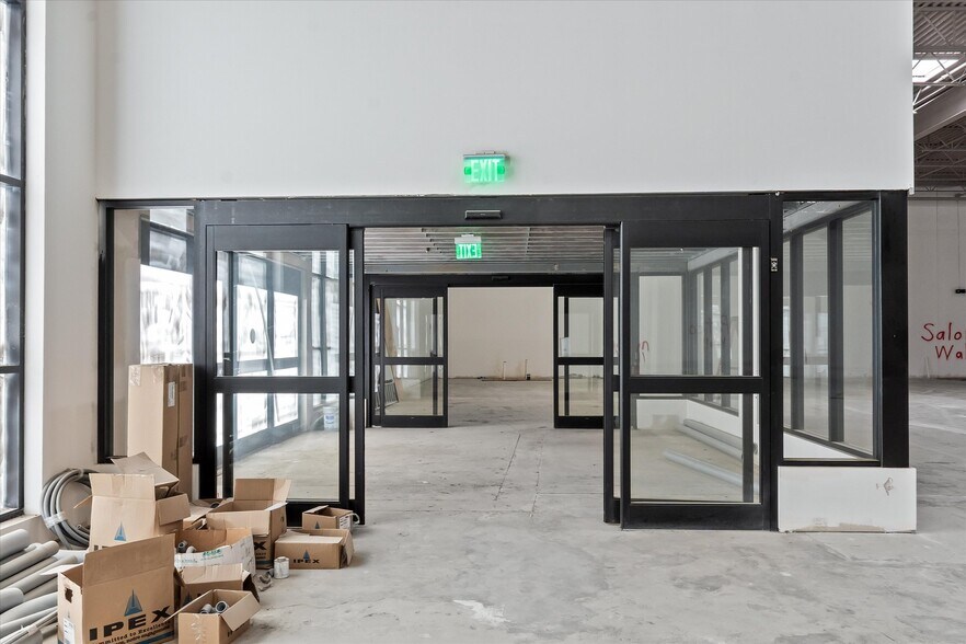 More Photos Of 2651 S Rochester Rd, Rochester Hills General Retail For Lease