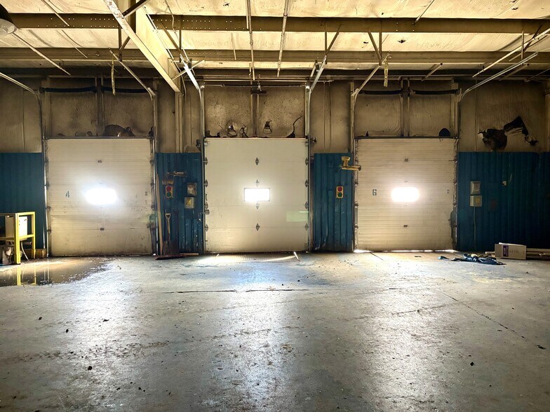 More Photos Of 811 Commerce Dr, Kendallville Manufacturing For Sale