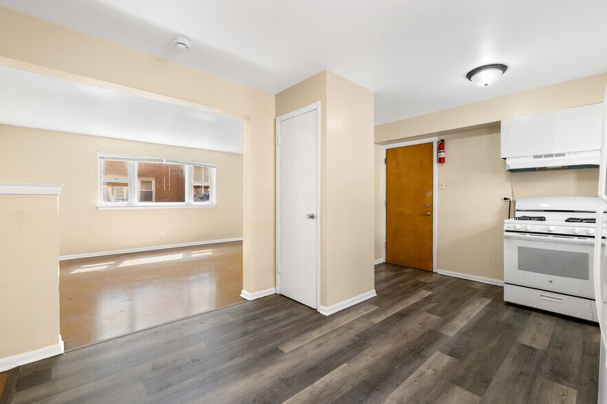 More Photos Of 3631 147th St, Midlothian Apartments For Sale