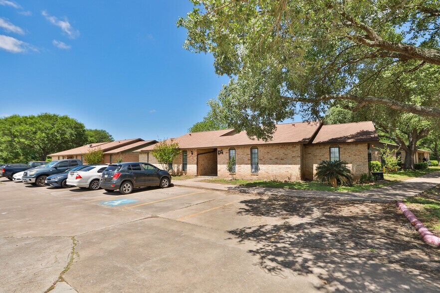 More Photos Of 2910 Old Lane City Rd, Wharton Apartments For Sale