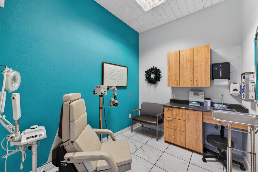 More Photos Of 15810 S 45th St, Phoenix Medical For Sale
