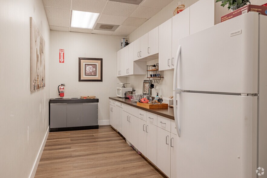 More Photos Of 1522 Brookhollow Dr, Santa Ana Office For Sale