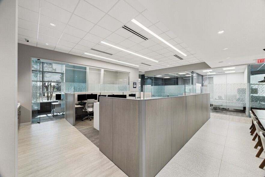 More Photos Of 2000 W Parkwood Ave, Friendswood Office Residential For Sale