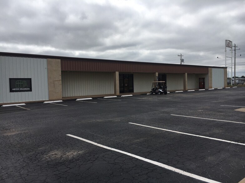 More Photos Of 1233 Tracy Lynn St, Abilene Flex For Lease