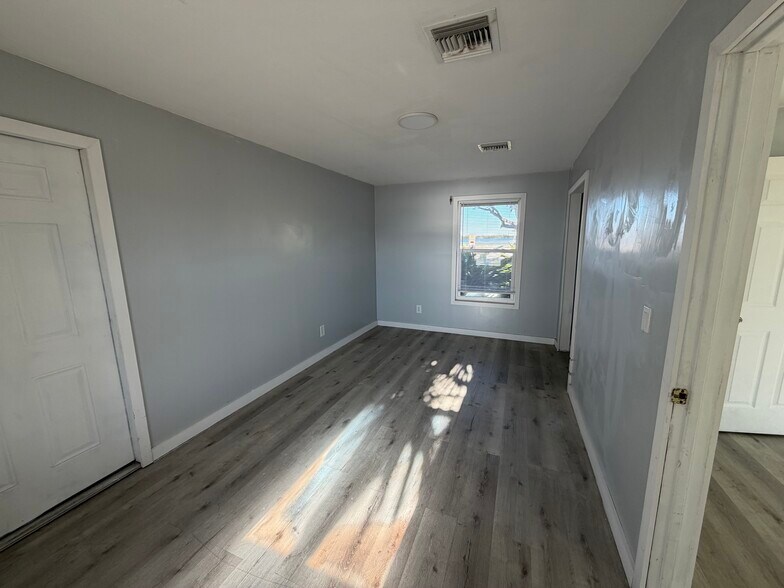 More Photos Of 4707 Pine Island Rd NW, Matlacha Office For Sale