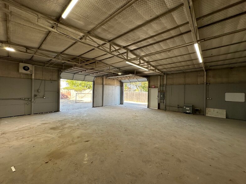 More Photos Of 5021 Gordon Smith Dr, Rowlett Warehouse For Sale